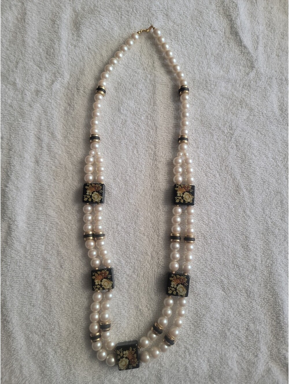 Vintage Flower Painted Bead Faux Pearl Necklace 16” Beautiful Free Shipping